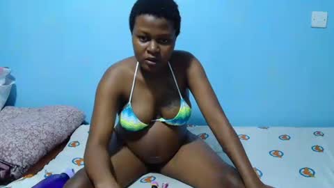 Snapshot of honey_bumb chatting on June 7, 2026, 2:32 pm SILVIA online show from June 7, 2026, 2:32 pm