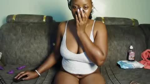 Snapshot of honey_caddy chatting on July 25, 2026, 3:53 pm honey_caddy online show from July 25, 2026, 3:53 pm