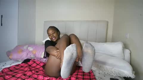 Snapshot of honey_drop1 chatting on January 7, 2026, 10:12 pm honey drop online show from January 7, 2026, 10:12 pm