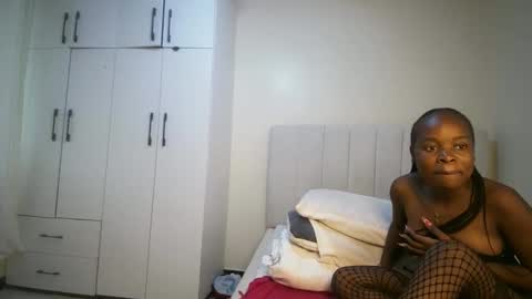 Snapshot of honey_drop1 chatting on April 1, 2026, 1:41 pm honey drop online show from April 1, 2026, 1:41 pm