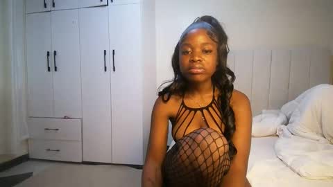 Snapshot of honey_drop1 chatting on April 9, 2026, 6:19 am honey drop online show from April 9, 2026, 6:19 am