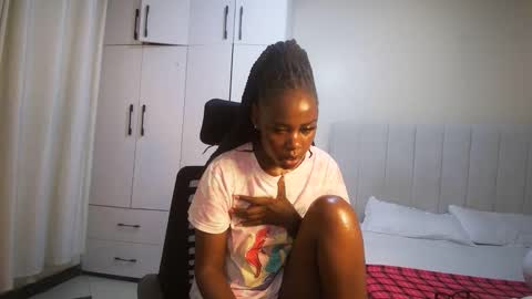 Snapshot of honey_drop1 chatting on April 19, 2026, 4:56 am honey drop online show from April 19, 2026, 4:56 am