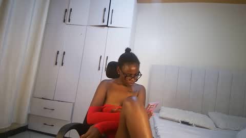 Snapshot of honey_drop1 chatting on April 24, 2026, 8:11 pm honey drop online show from April 24, 2026, 8:11 pm