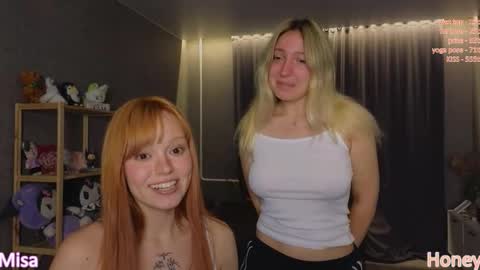 Snapshot of honey_honey_honey chatting on September 13, 2025, 9:25 pm Honey and Misa online show from September 13, 2025, 9:25 pm