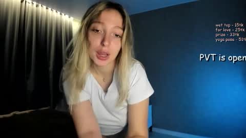 Snapshot of honey_honey_honey chatting on October 11, 2025, 8:51 pm Honey and Misa online show from October 11, 2025, 8:51 pm