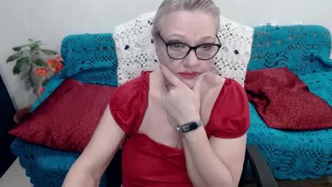 Snapshot of honey_lady_ chatting on February 15, 2025, 9:05 am Honey Lady online show from February 15, 2025, 9:05 am