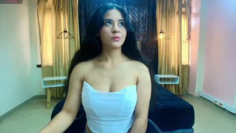Honey Love online show from September 17, 2025, 2:08 pm