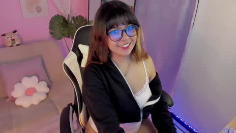 Snapshot of honey_m0on chatting on June 2, 2026, 6:54 pm Milenka online show from June 2, 2026, 6:54 pm