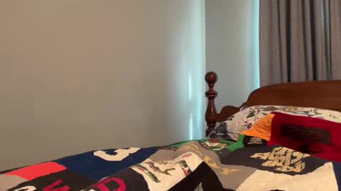 Snapshot of honey_man14 chatting on May 2, 2026, 12:43 pm honey_man14 online show from May 2, 2026, 12:43 pm