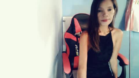 Snapshot of honey_mollyxx chatting on July 15, 2026, 10:15 pm honey_mollyxx online show from July 15, 2026, 10:15 pm