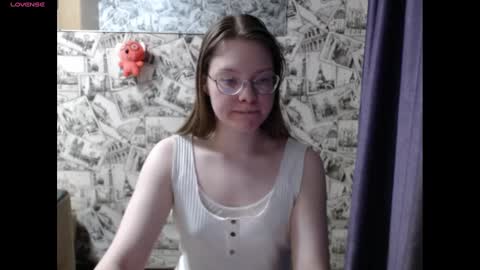 Lina online show from December 19, 2024, 2:57 pm