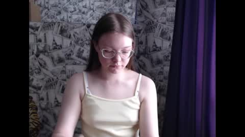 Lina online show from March 12, 2025, 8:41 am