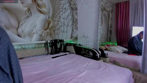 Snapshot of honey_rabbits chatting on October 13, 2025, 10:48 am CHRISTIE and HERALD online show from October 13, 2025, 10:48 am