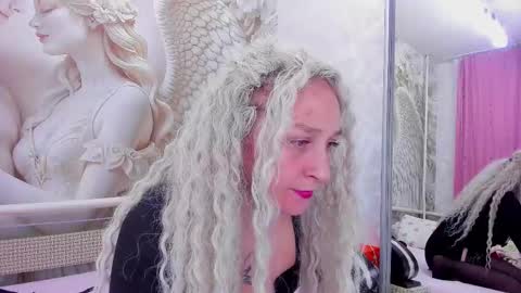 Snapshot of honey_rabbits chatting on January 5, 2026, 5:27 pm CHRISTIE and HERALD online show from January 5, 2026, 5:27 pm