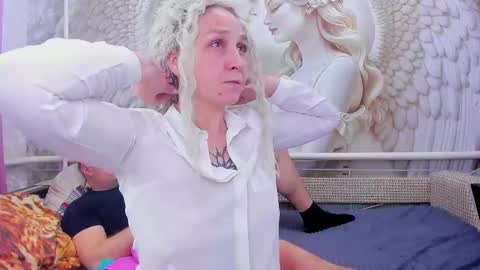 Snapshot of honey_rabbits chatting on January 8, 2026, 11:45 am CHRISTIE and HERALD online show from January 8, 2026, 11:45 am