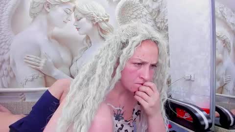 Snapshot of honey_rabbits chatting on January 10, 2026, 11:56 am CHRISTIE and HERALD online show from January 10, 2026, 11:56 am