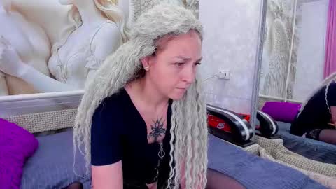 Snapshot of honey_rabbits chatting on January 13, 2026, 11:26 am CHRISTIE and HERALD online show from January 13, 2026, 11:26 am