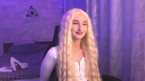 Snapshot of honey_sunset chatting on September 9, 2025, 4:28 pm honey_sunset online show from September 9, 2025, 4:28 pm