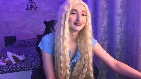 Snapshot of honey_sunset chatting on September 12, 2025, 5:46 pm honey_sunset online show from September 12, 2025, 5:46 pm