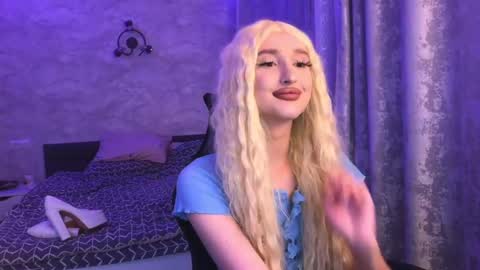 Snapshot of honey_sunset chatting on September 14, 2025, 5:34 pm honey_sunset online show from September 14, 2025, 5:34 pm