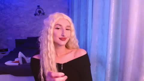 honey_sunset online show from October 10, 2025, 1:21 pm