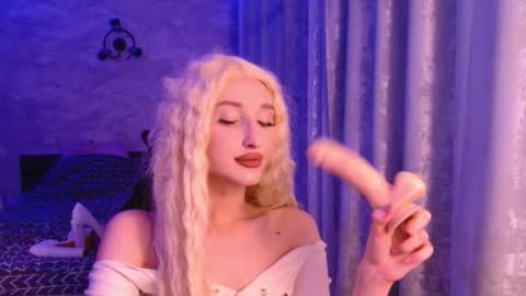 honey_sunset online show from January 7, 2026, 11:07 pm