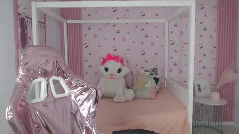 HONEY  online show from January 10, 2025, 1:20 pm