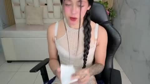 HONEY  online show from May 25, 2026, 1:17 pm
