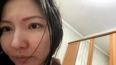 honey_yuzu online show from January 6, 2026, 7:34 am