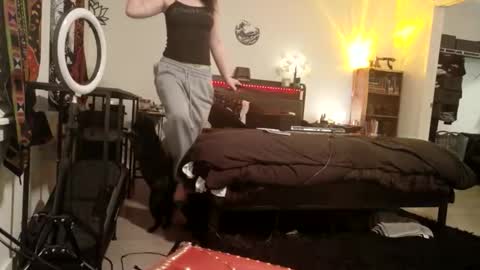 Honeybb online show from March 21, 2026, 9:25 am