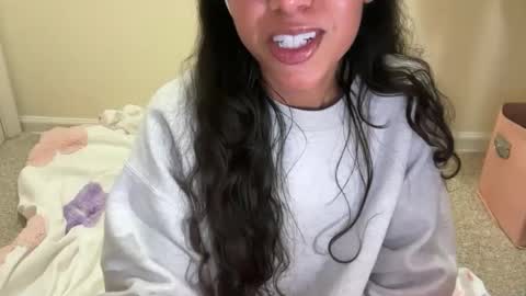 Snapshot of honeybeebaby12 chatting on November 2, 2025, 3:09 am honeybeebaby12 online show from November 2, 2025, 3:09 am