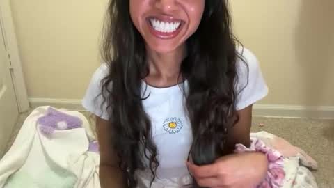 Snapshot of honeybeebaby12 chatting on November 3, 2025, 4:36 am honeybeebaby12 online show from November 3, 2025, 4:36 am