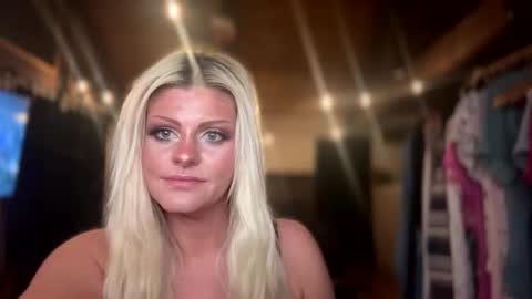 honeybuhnny online show from March 22, 2026, 8:07 am