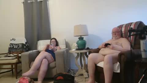 Snapshot of honeybuns344636 chatting on December 23, 2024, 6:48 pm Honey online show from December 23, 2024, 6:48 pm