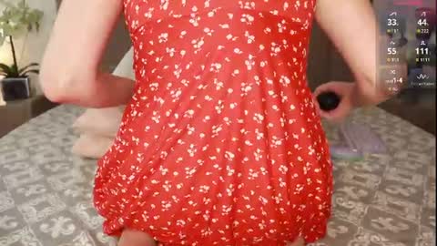 Snapshot of honeyed_poison chatting on July 10, 2026, 7:01 am Caroline online show from July 10, 2026, 7:01 am