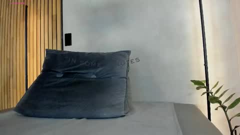 Sofia independent model online show from December 19, 2025, 11:39 am