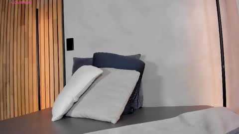 Sofia independent model online show from January 13, 2026, 11:48 am