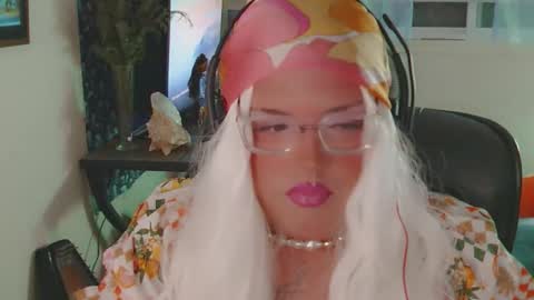 Snapshot of honeylavender777 chatting on December 14, 2025, 11:26 am honeylavender777 online show from December 14, 2025, 11:26 am