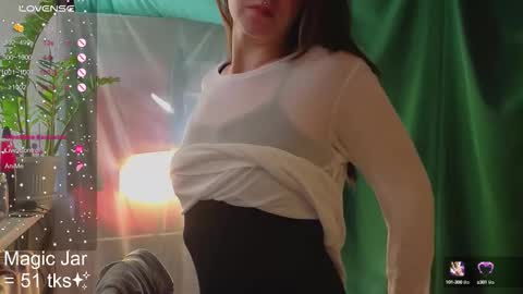 Snapshot of honeylem0n chatting on September 15, 2025, 5:18 am Molly online show from September 15, 2025, 5:18 am