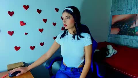 HONEY LUXE online show from February 15, 2026, 4:31 am