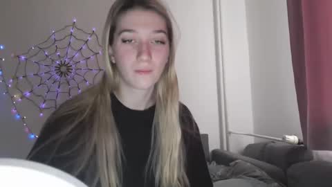 honeyveil online show from November 25, 2025, 11:21 am