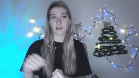 honeyveil online show from December 22, 2025, 10:12 am