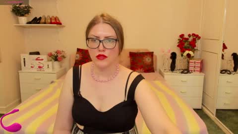 Snapshot of honeywinexs chatting on May 27, 2026, 2:58 pm honeywinexs online show from May 27, 2026, 2:58 pm