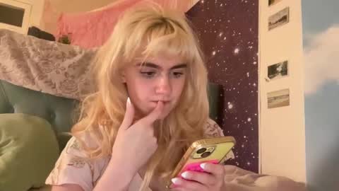 Emi Rose online show from December 15, 2024, 7:13 am