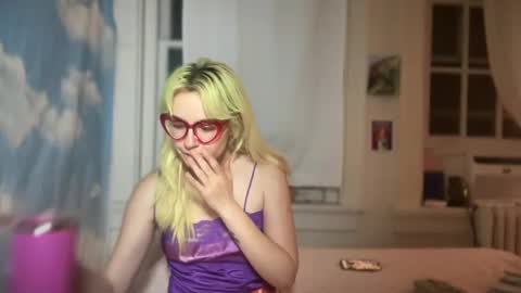 Emi Rose online show from September 18, 2025, 6:15 am