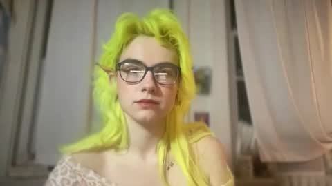 Emi Rose online show from December 16, 2025, 12:26 am