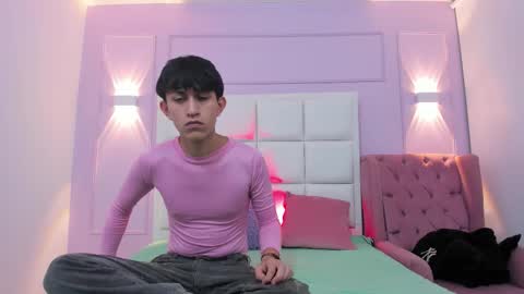 hoot_booys_ online show from October 28, 2025, 8:33 pm