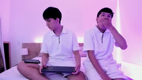 hoot_booys_ online show from January 13, 2026, 7:19 pm