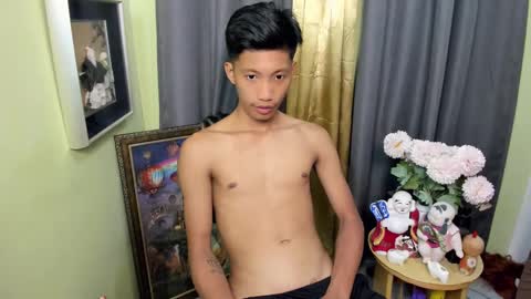 Snapshot of horny_asianmoreno chatting on March 4, 2025, 11:40 am ROGER online show from March 4, 2025, 11:40 am