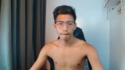 Snapshot of horny_asianmoreno chatting on September 12, 2025, 3:01 pm ROGER online show from September 12, 2025, 3:01 pm